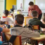محادثة فرنسية بين المعلم وتلاميذه 1